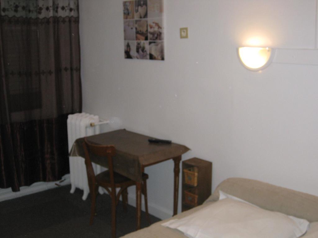 Hotel Le Monopole Reims Zimmer foto